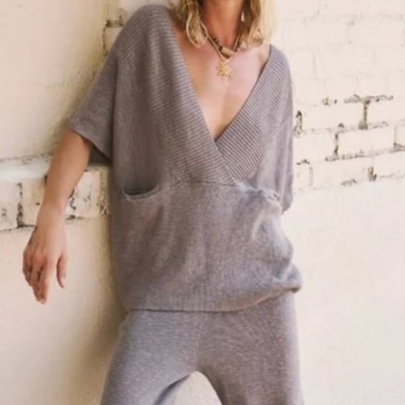 Free People beach short sleeve Jaclyn Sweater in  Gravel gray size small - Picture 1 of 7